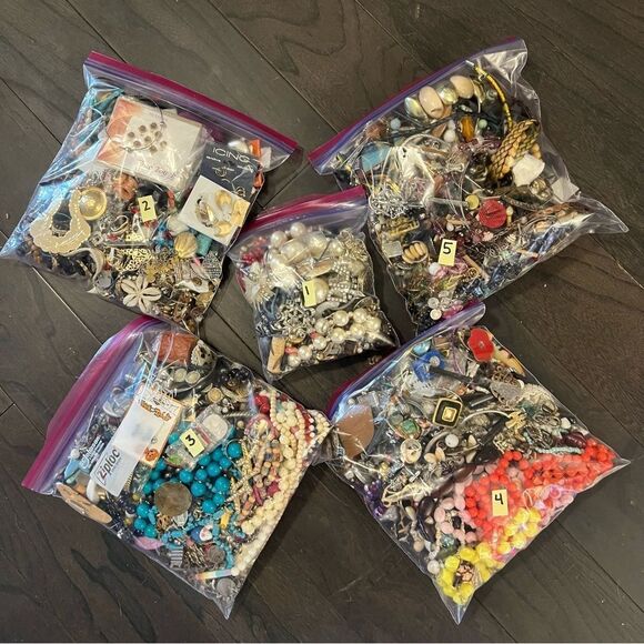 3 LB JUNK & CRAFT JEWELRY LOT - Picture 1 of 12